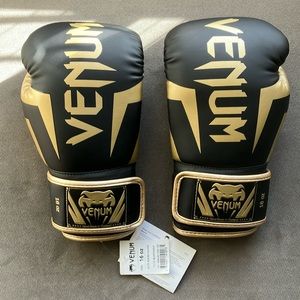 BRAND NEW Venum 16oz Velcro Boxing Gloves in Black & Gold